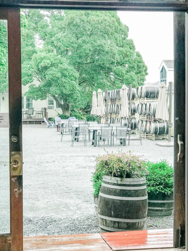cropped-Lenz-Winery-Courtyard.jpg