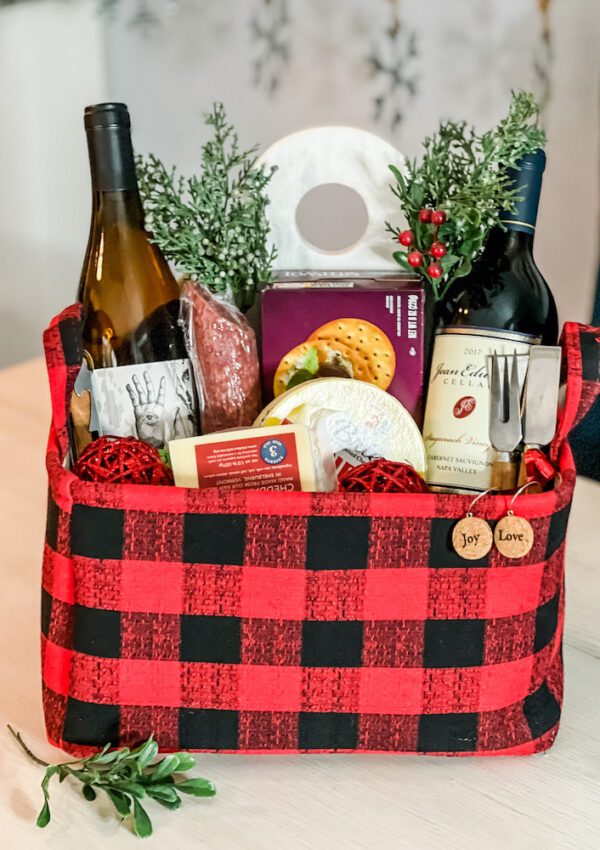 The California Wine Club Gift Basket feature