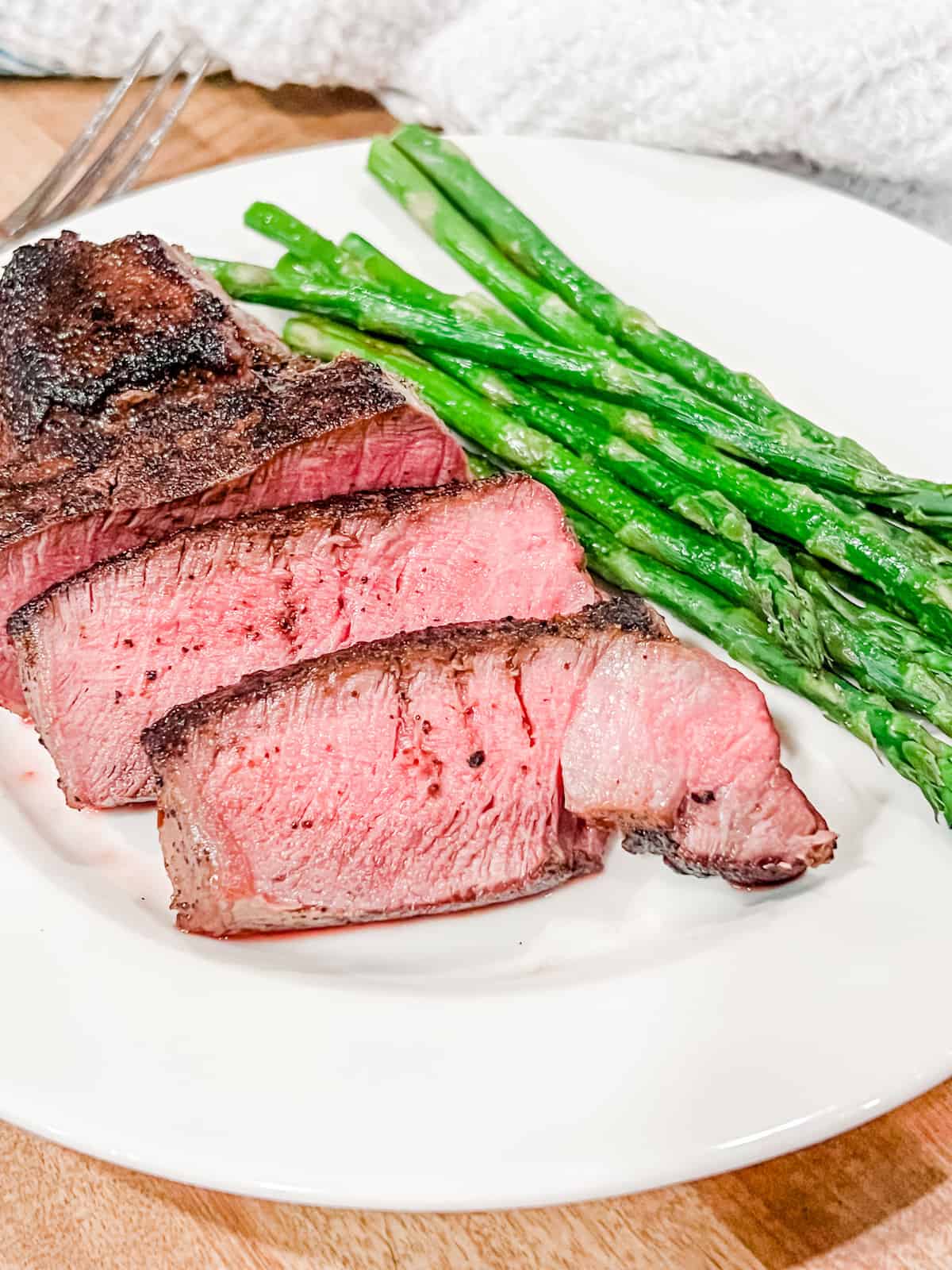 The Best Wine with Filet Mignon (Steak Pairing Guide) Wine Travelista