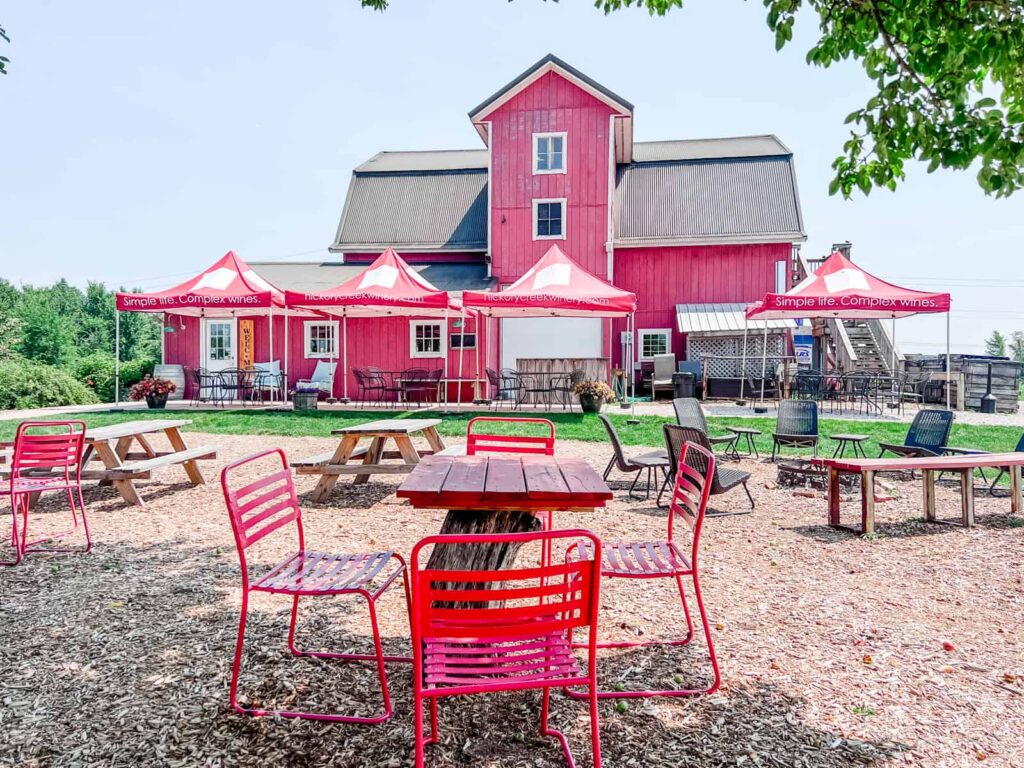 Hickory Creek Winery patio