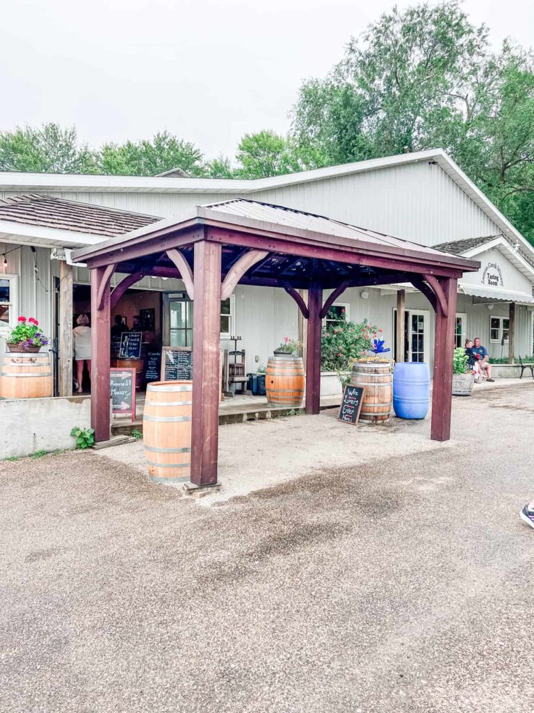 Lemon Creek Winery tasting room entrance